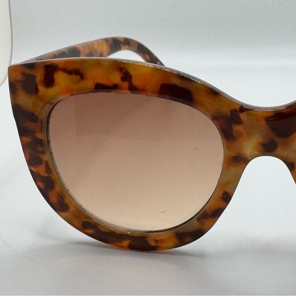 EXPRESS Bold Rim Sunglasses - Picture 2 of 8
